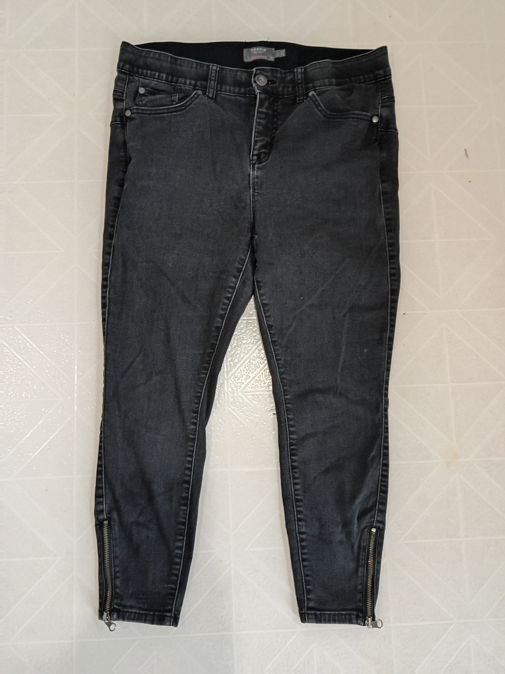 torrid Black Skinny Zip-Hem Jeans